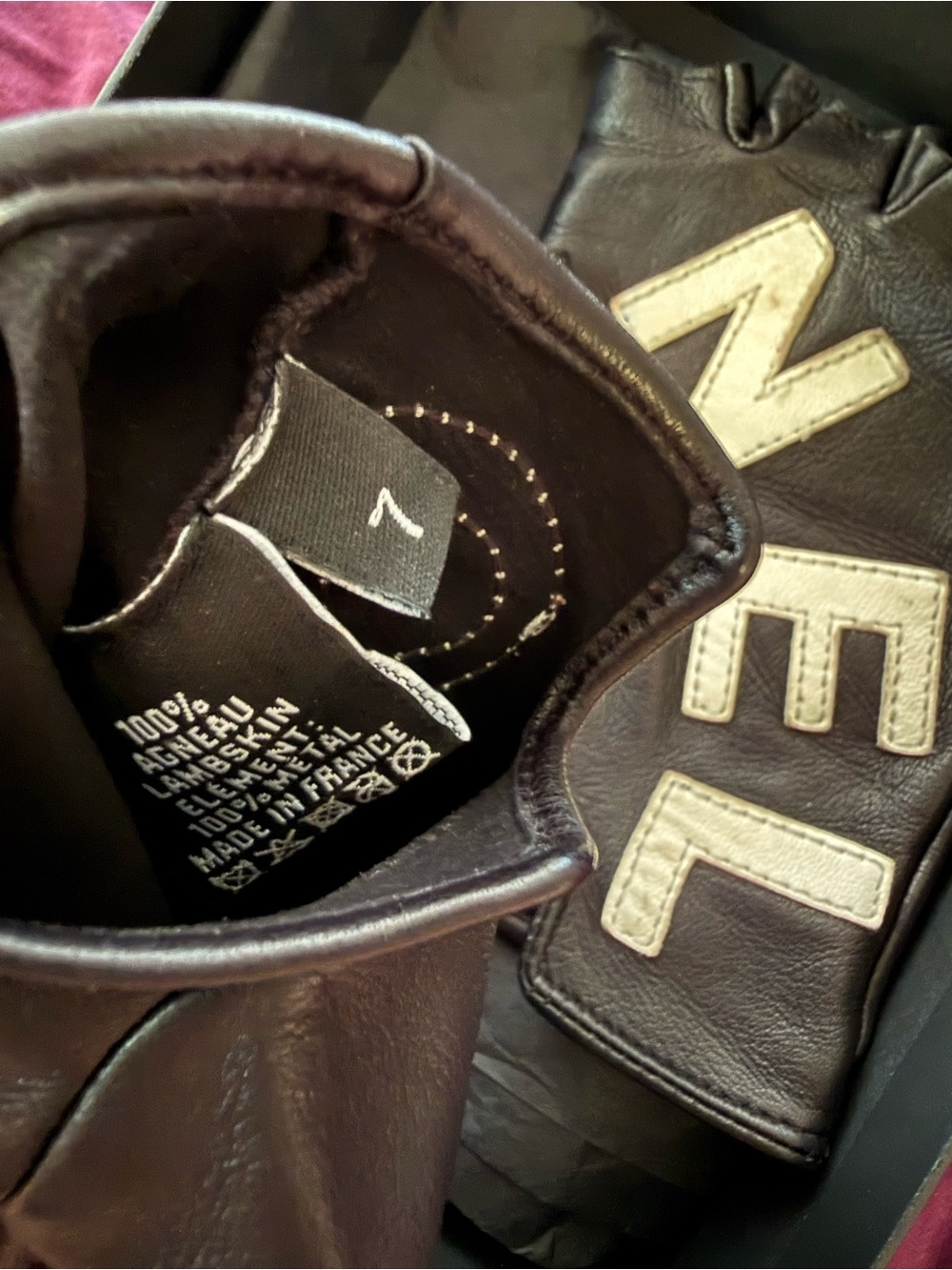 CHANEL Black Fingerless Leather Gloves with Cream Logo Letters - Picture 3 of 7